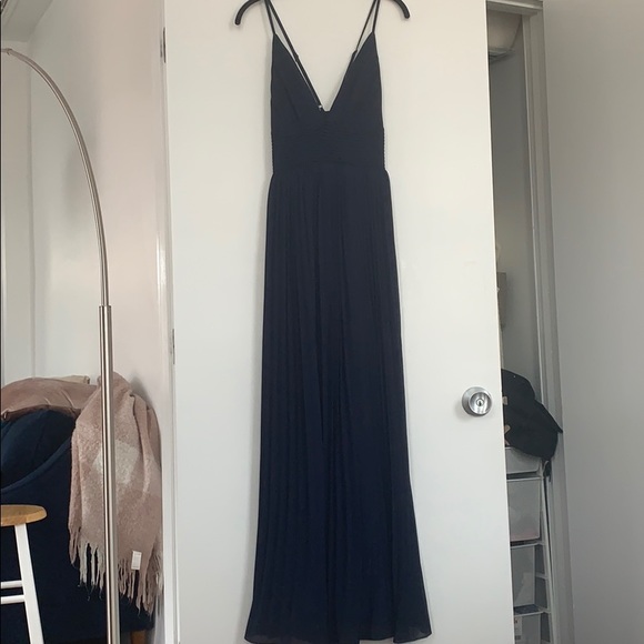 Lulu’s || Navy Chiffon Pleated Gown - Size M - Picture 3 of 4